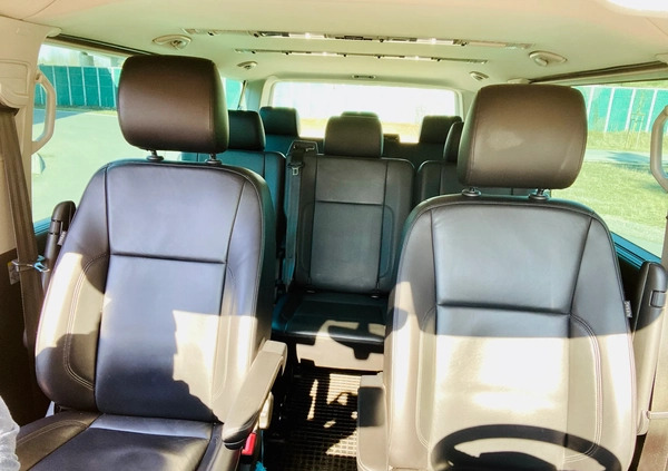 Volkswagen Caravelle cena 179000 przebieg: 131000, rok produkcji 2017 z Warszawa małe 154